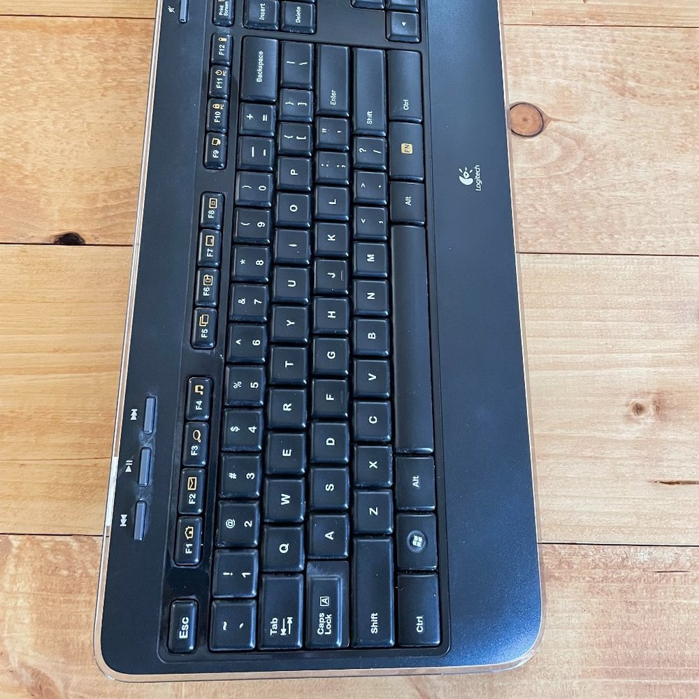 Logitech Wireless Keyboard - Picture 2 of 4